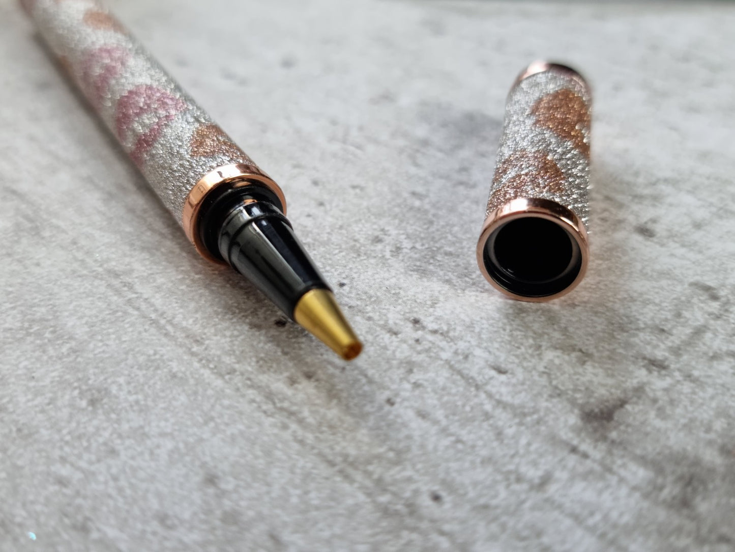 Diamond Painting Glitzerstift in silber&rose mit Kussmund