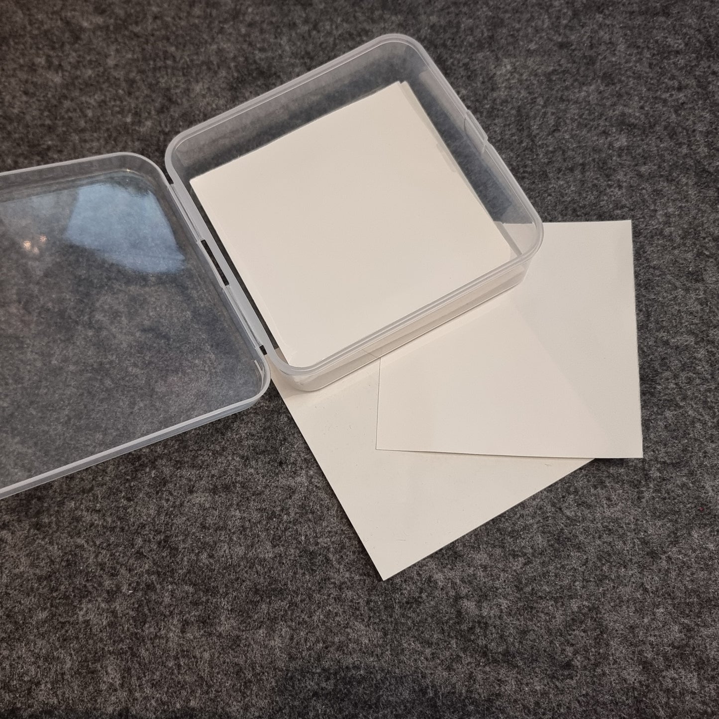 Überraschungsbox mit Release Paper 40 Batt (10-15 Motive) 9x9 cm