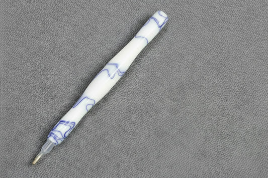 ergonomischer Diamond Painting Stift in Acryl - weiss mit blauem Marmoreffekt