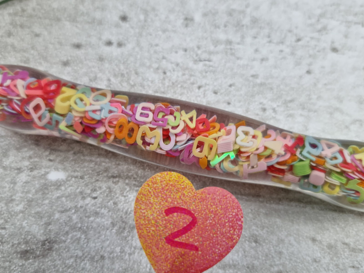 ergonomischer Diamond Painting Stift mit buntem Innenleben Buchstaben Variante 2