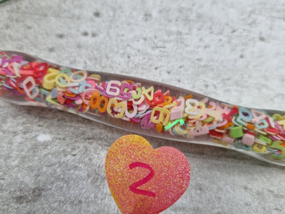 ergonomischer Diamond Painting Stift mit buntem Innenleben Buchstaben Variante 2