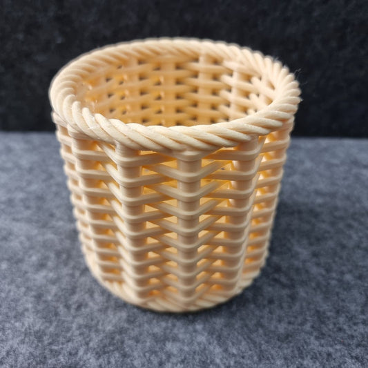 Stiftebecher im Korbdesign - Musterstück