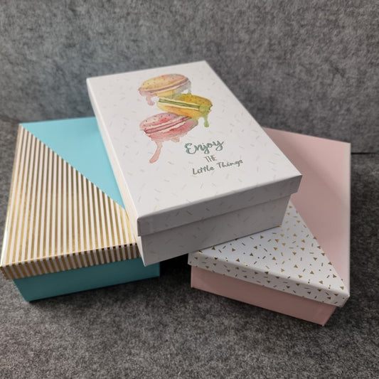 Überraschungsbox mit Stickern & Anhängern