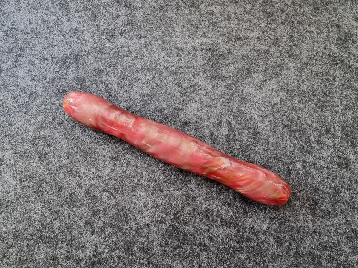 ergonomischer Diamond Painting Stift in rosa-rot marmoriert mit Schimmer